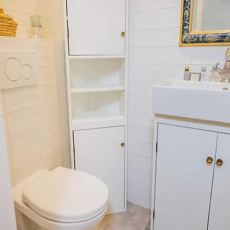 Charming Apprt 1bdr 2p Near Sacre C Ur Daire *