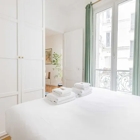 Charming Apprt 1bdr 2p Near Sacre C Ur *
